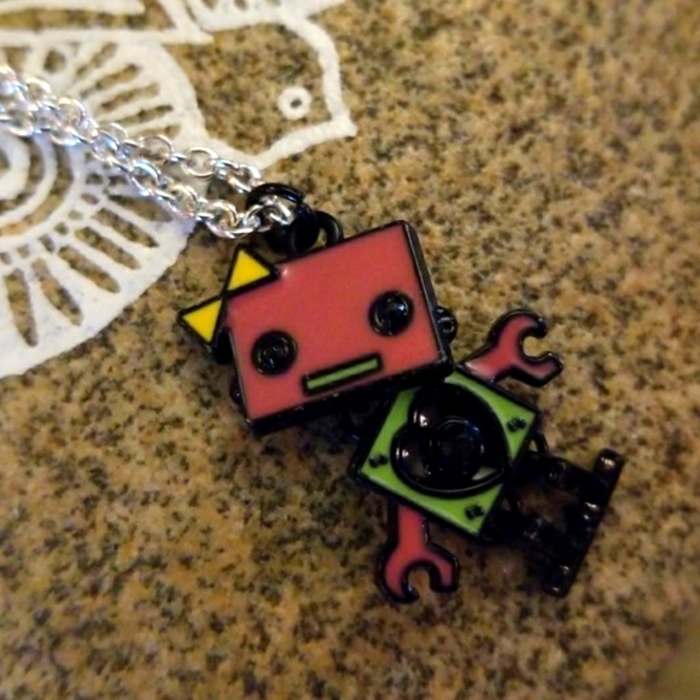 BCBG GIRL ROBOT NECKLACE
